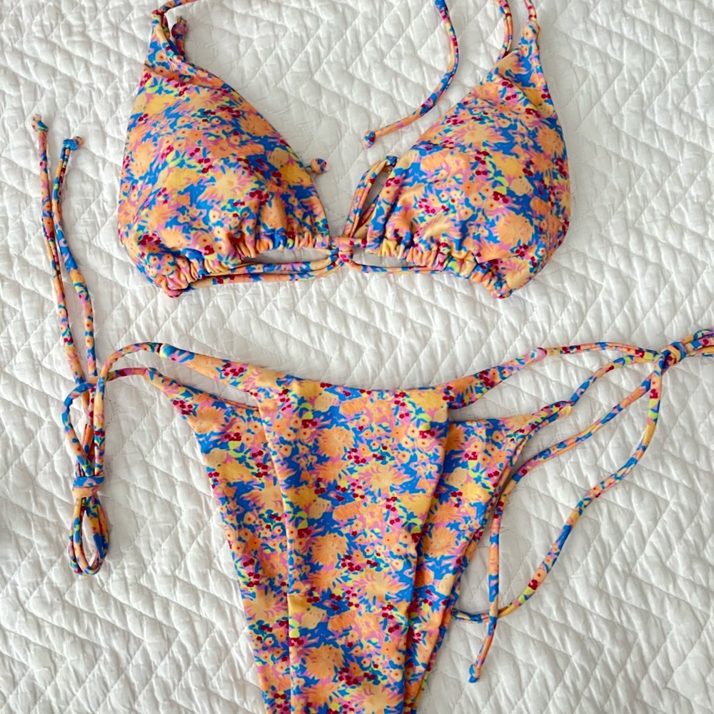 NWOT Floral Print Bikini Set